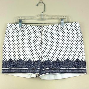 Artisan NY Women’s White and Navy Blue Patterned Shorts, Sz  14